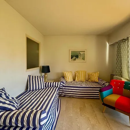 Charming With Garden In דירה *
