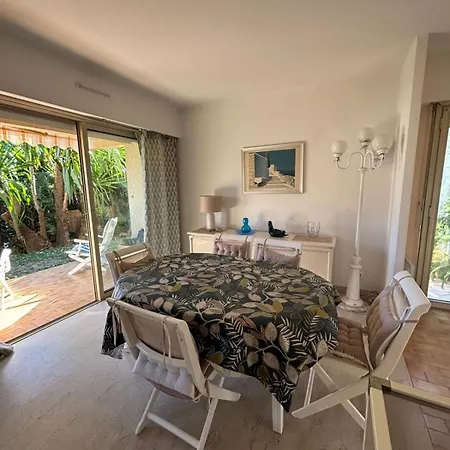 Charming With Garden In Antibes Appartamento