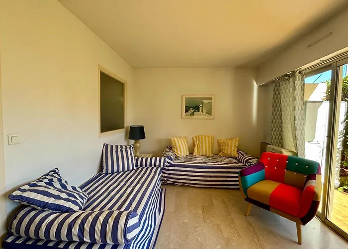 Charming With Garden In דירה *