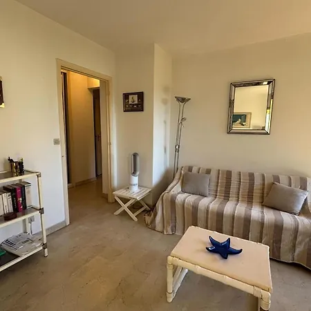 Apartment Charming With Garden In Antibes