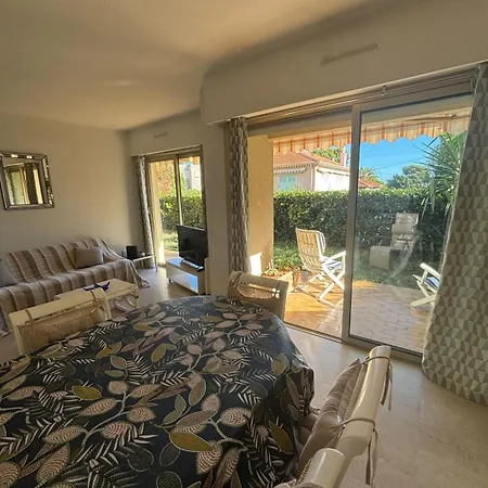Charming With Garden In Apartment Antibes