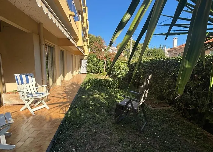 Apartman Charming With Garden In Antibes *